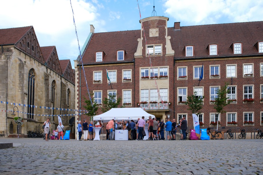 Infostopp auf dem Marktplatz vor dem Rathaus in Coesfeld